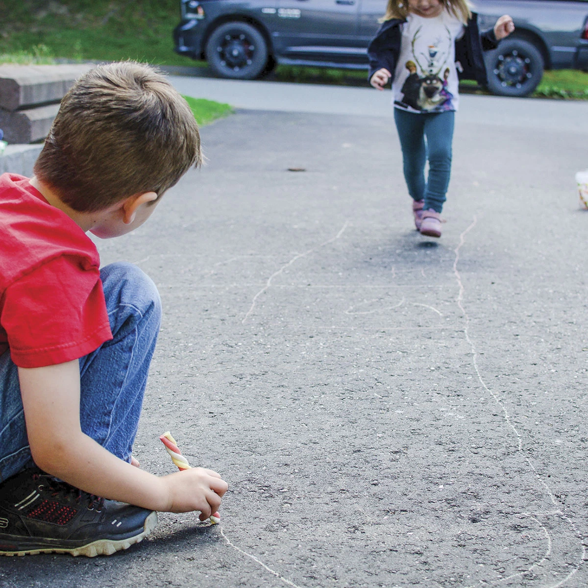Pebeo Sidewalk Chalk Clay Pail - Image 5