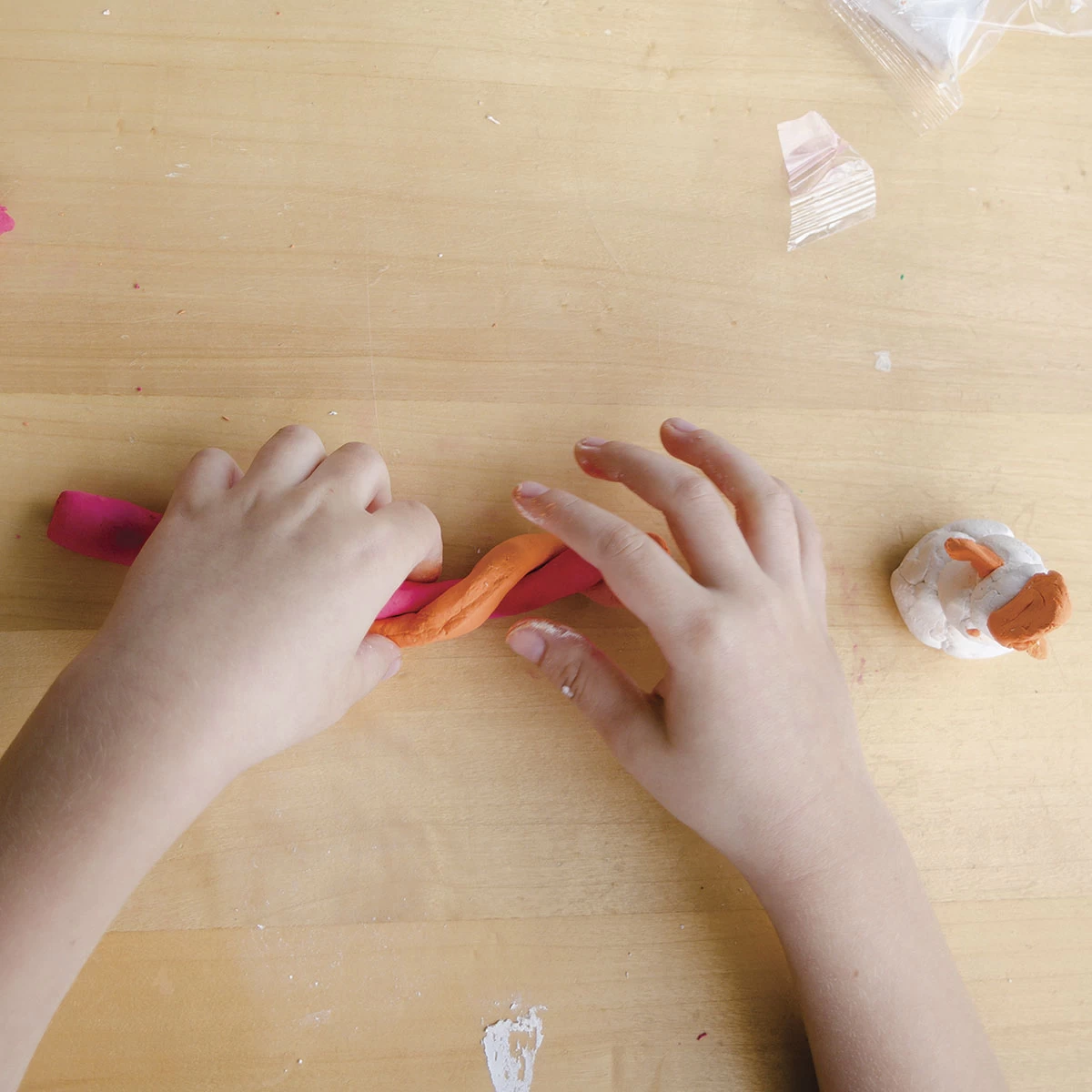 Pebeo Sidewalk Chalk Clay Pail - Image 4